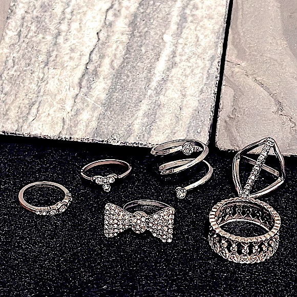 (2 for $10) 6 Used Silver tone & plated Rings w/ sim Diamonds - Picture 8 of 9